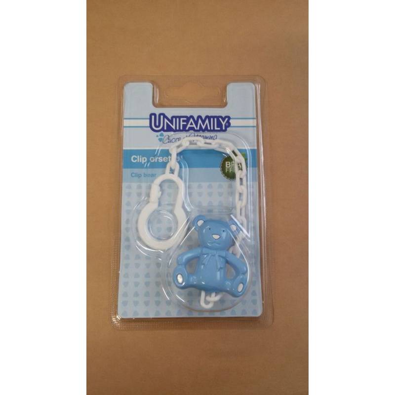 Clipe com menino de peluche