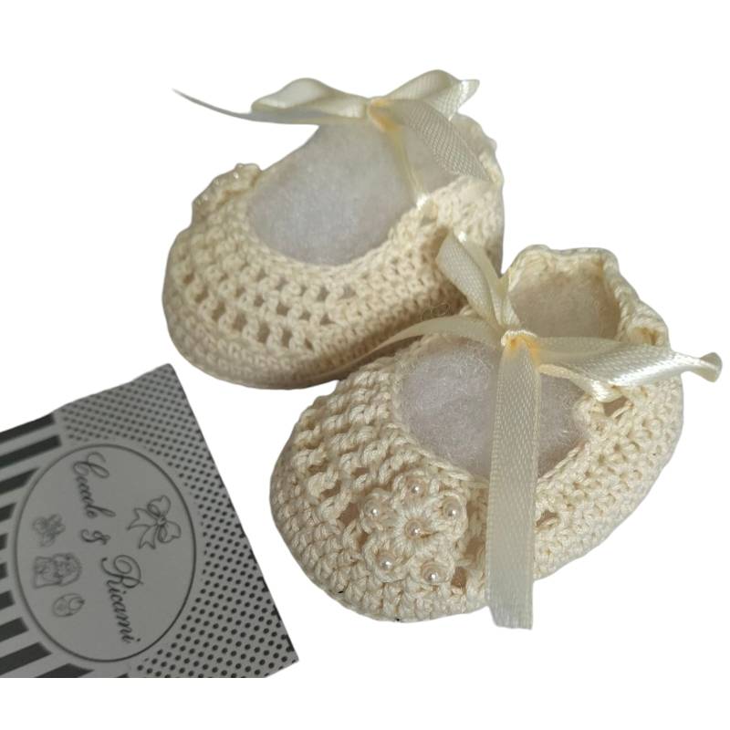 Scarpina culla in cotone all uncinetto