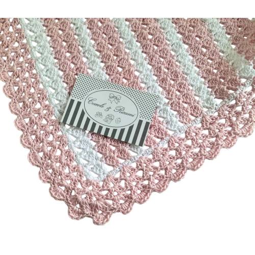 Copertina uncinetto in cotone bianca e rosa 2