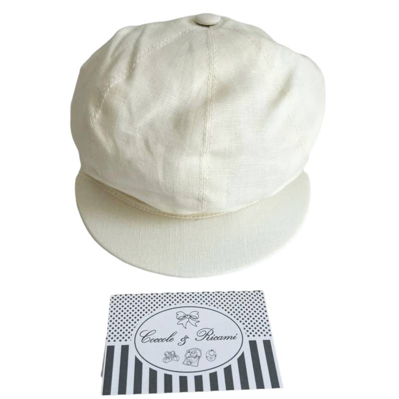 Hat with light cream-coloured visor