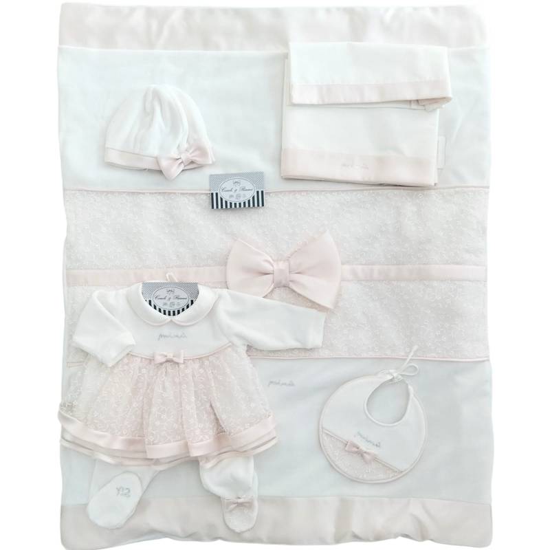 Elegante conjunto de recién nacida en...