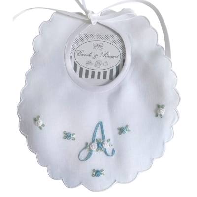 Babero personalizado bordado a mano