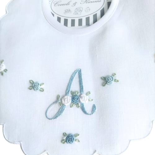 Babete de bebé bordado à mão e personalizado 2