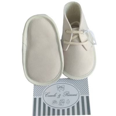 Neugeborenes Baby Wiege Creme und Taube grau