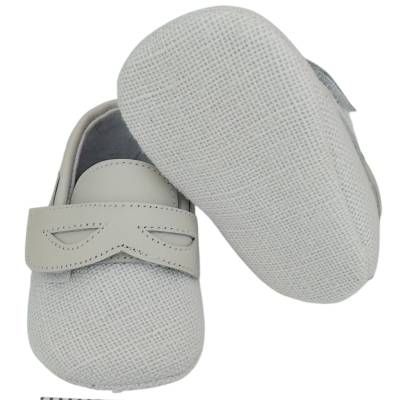 Zapato de bebé recién nacido