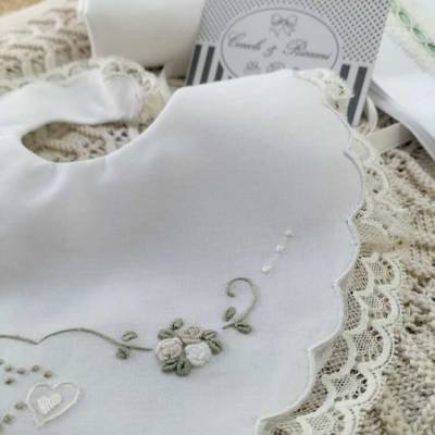 Sheet with bunny embroidery bib