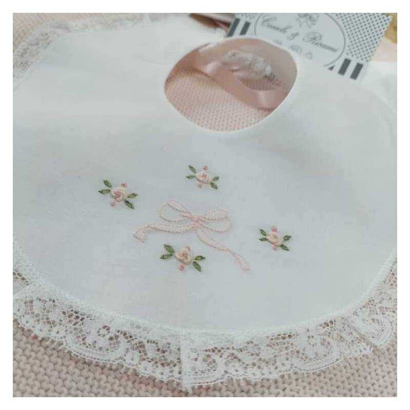 Lenzuolino e bavetta ricamata a mano...