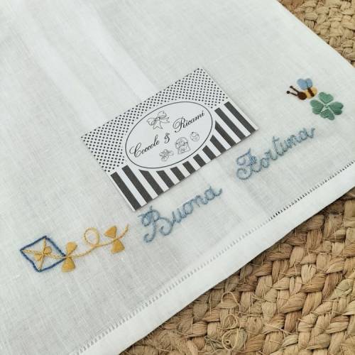 Camicina della fortuna in lino ricamata a mano 2