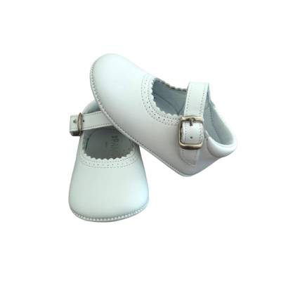 Christening cradle shoe size 18 - 