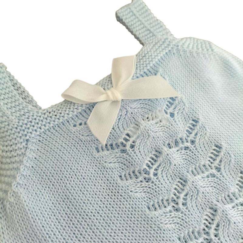 Baby-Strampler aus hellblauem Baumwollgarn - 