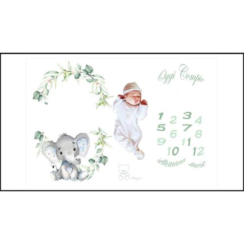 Couverture pour nouveau-né sur fond blanc avec des motifs gris et verts - 