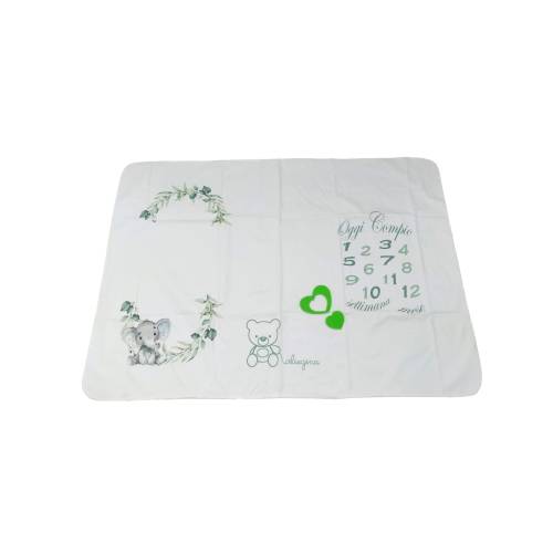 Manta de bebé recém-nascido com fundo branco e desenhos cinzentos e verdes -  2