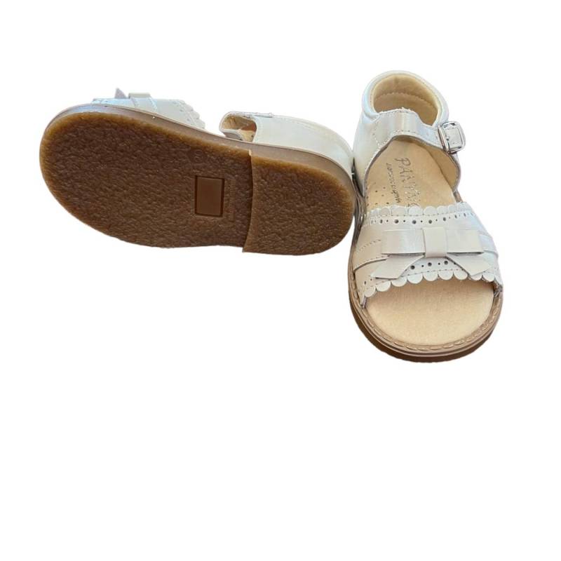 Sandale en cuir véritable beige clair avec effet nacré