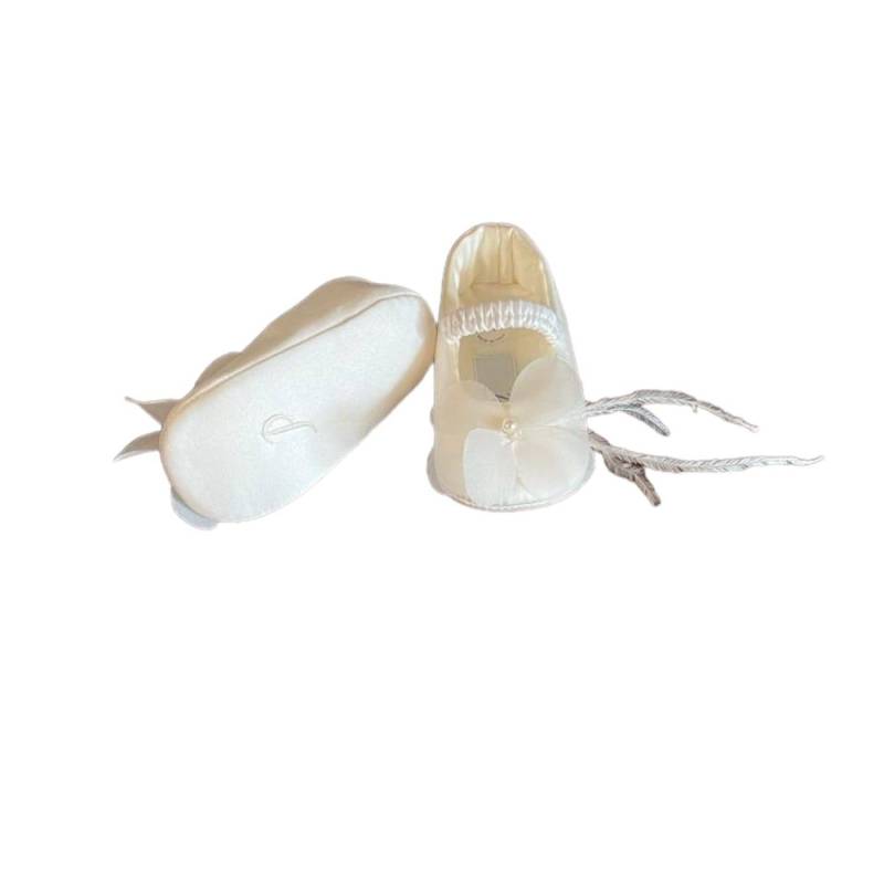 Chinelo de batizado branco-leite com flores e pétalas tamanho 17 Petit - 