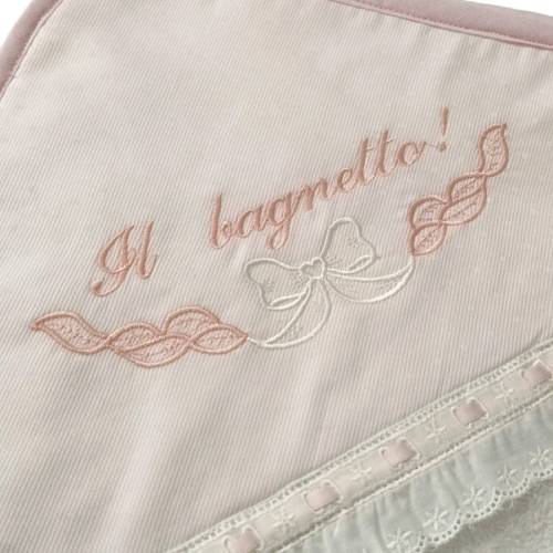 Baby-Bademantel aus weißem und rosa Baumwollfrottee mit St. Galler Spitze -  2