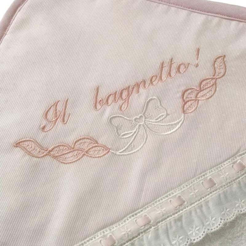 Accappatoio neonata in spugna di cotone bianco e rosa con pizzo San Gallo - 