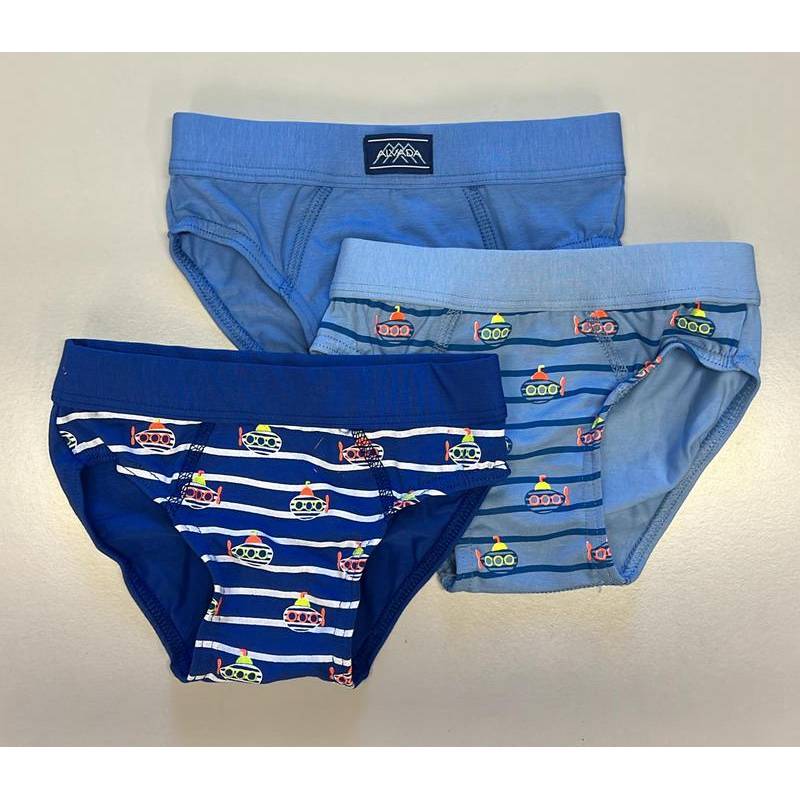 Tres calzoncillos de niño