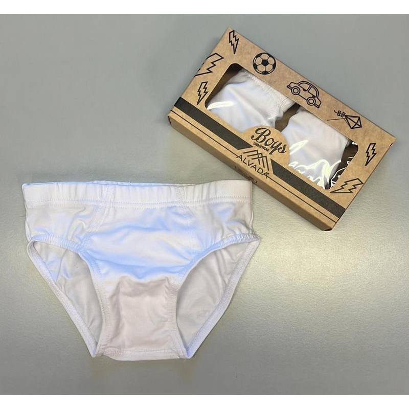 Tres calzoncillos de niño