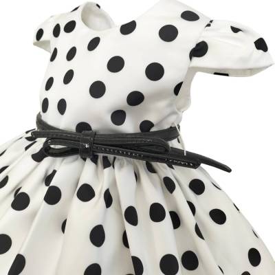 Vestido de menina elegante em cetim branco com bolinhas pretas - 